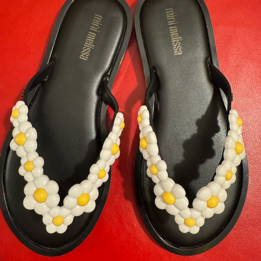 Mini Melissa Black Flip Flops with White & Yellow Daisy Detail